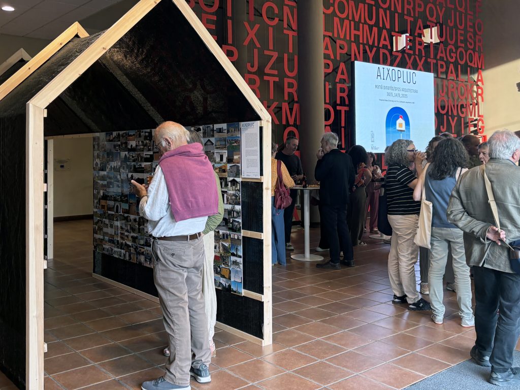 SP25 Arqutiectura i Marià Dinarès - Inauguració Aixopluc
