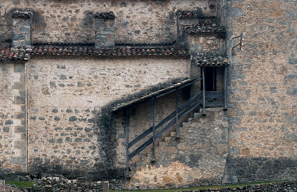 SP25 Arquitectura - Rehabilitació de l'accés i el campanar de l'església de Santa Maria de Besora.