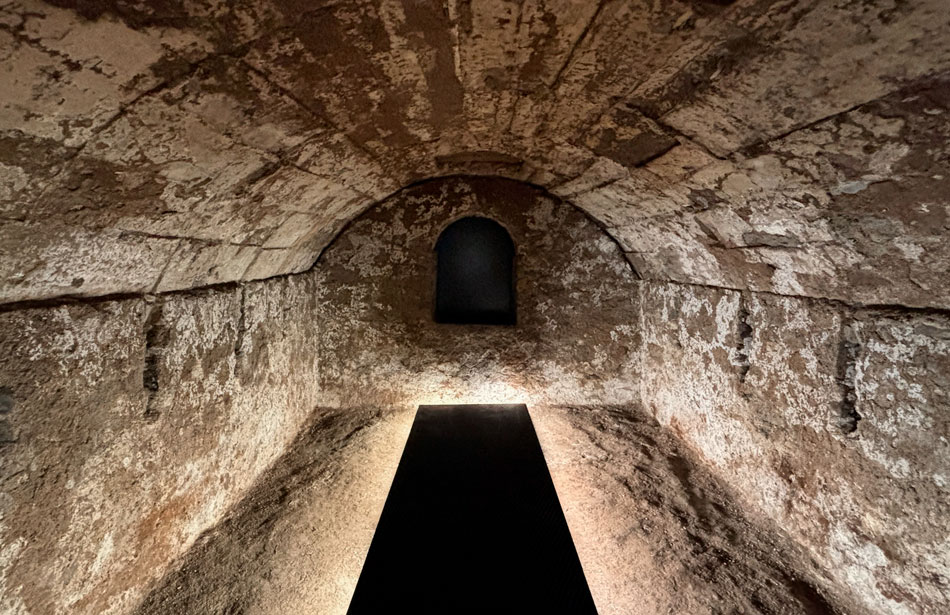 SP25 Arquitectura - Millora accés i il.luminació del vas funerari dels Dolors de Vic