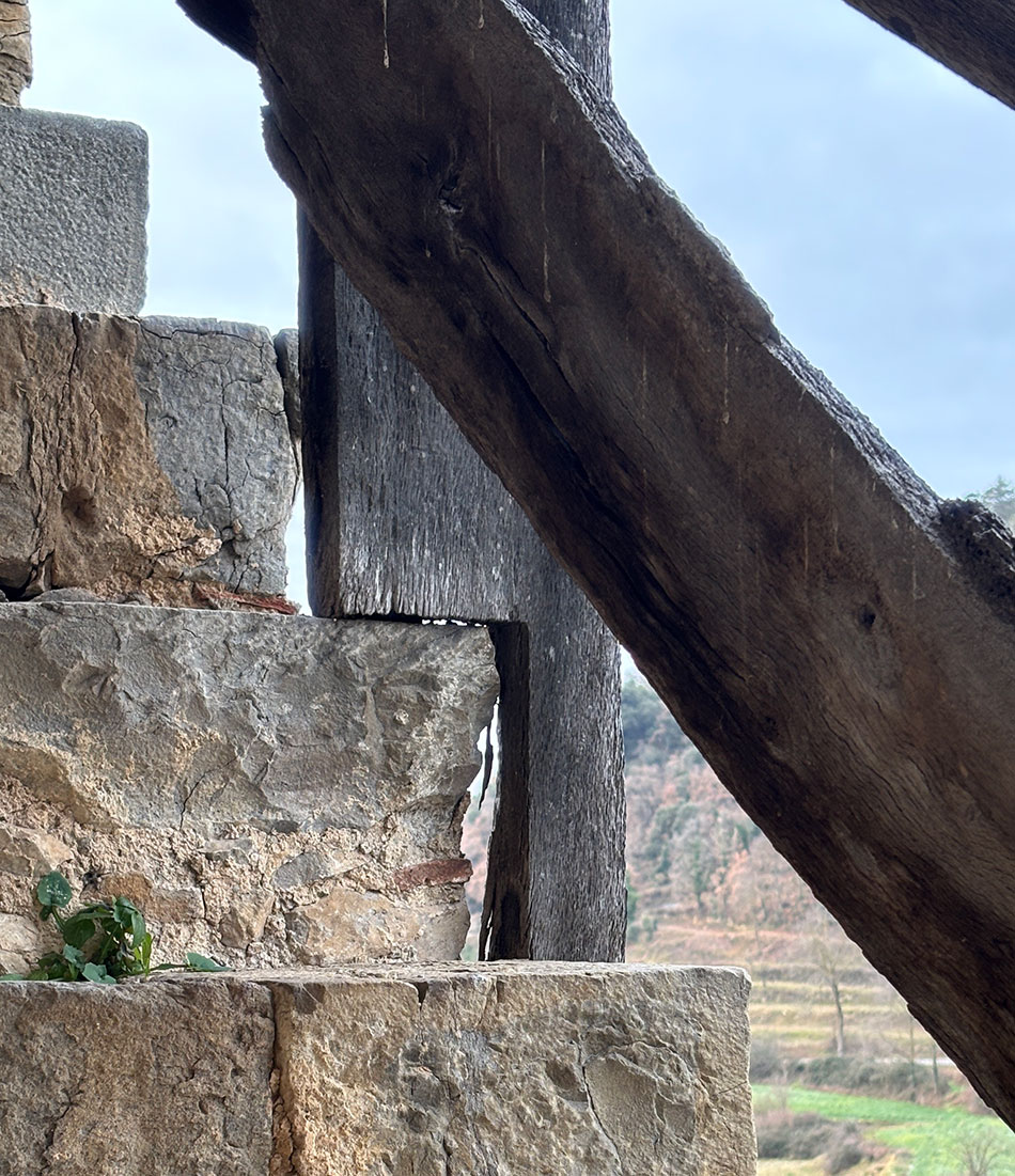 SP25 Arquitectura - Rehabilitació de l'accés i el campanar de l'església de Santa Maria de Besora.