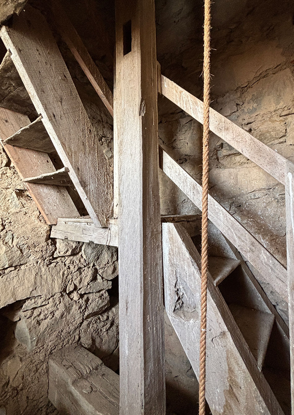 SP25 Arquitectura - Rehabilitació de l'accés i el campanar de l'església de Santa Maria de Besora.