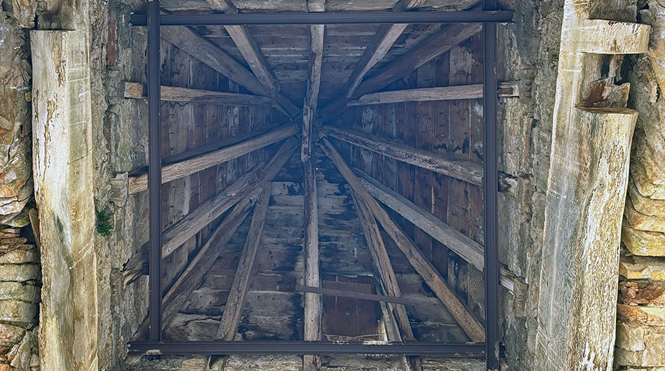 SP25 Arquitectura - Rehabilitació de l'accés i el campanar de l'església de Santa Maria de Besora.